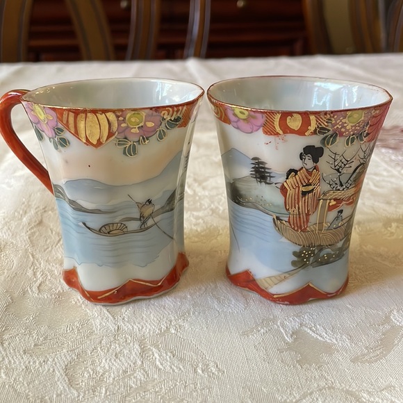 Lot of 2 vintage Japan hand painted demitasse cups - Picture 2 of 9